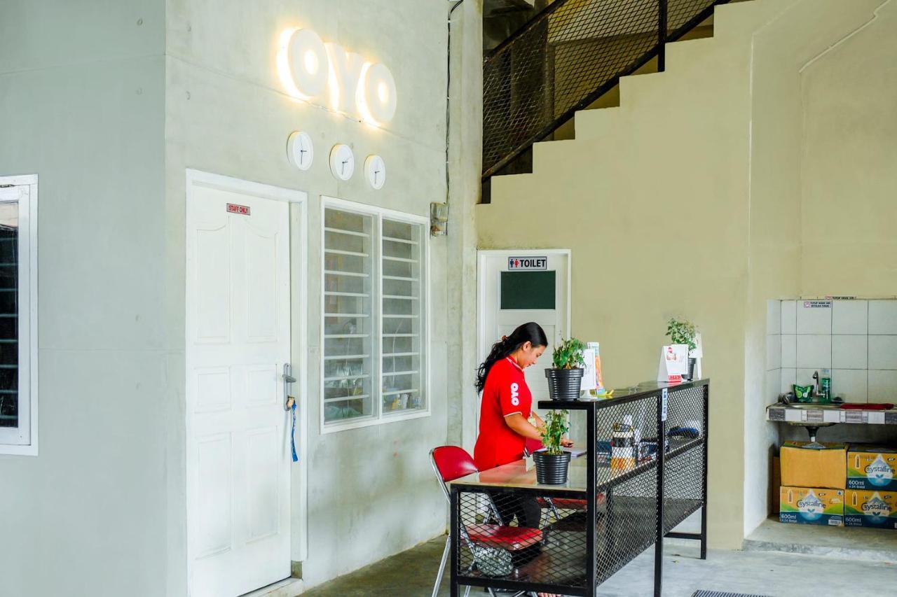 Hotel Oyo 183 The Pipe House Palembang Exteriér fotografie